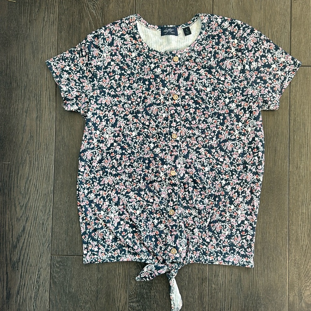 Cute Daytrip girls shirt